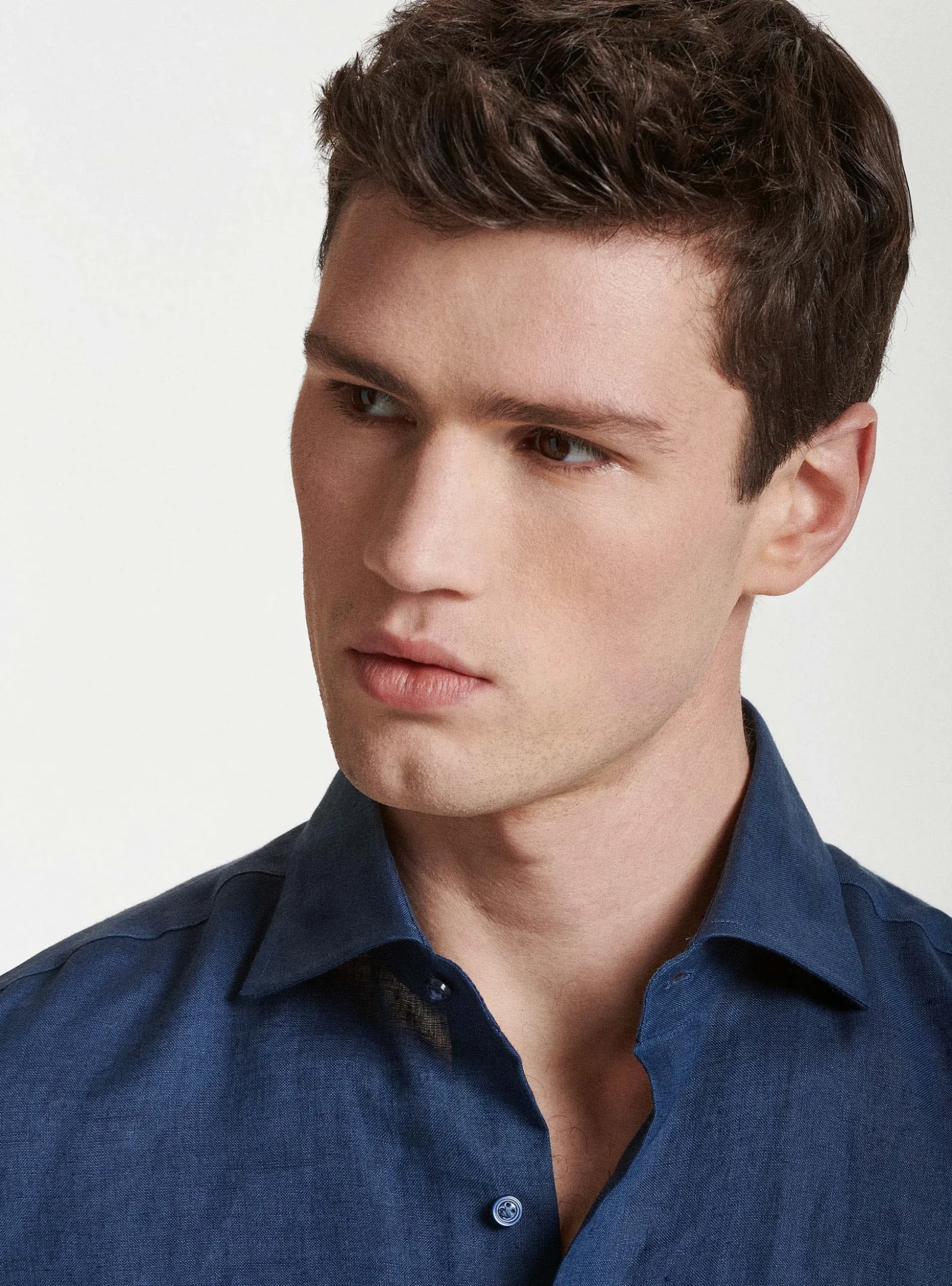 Camicia in puro lino con collo semi francese