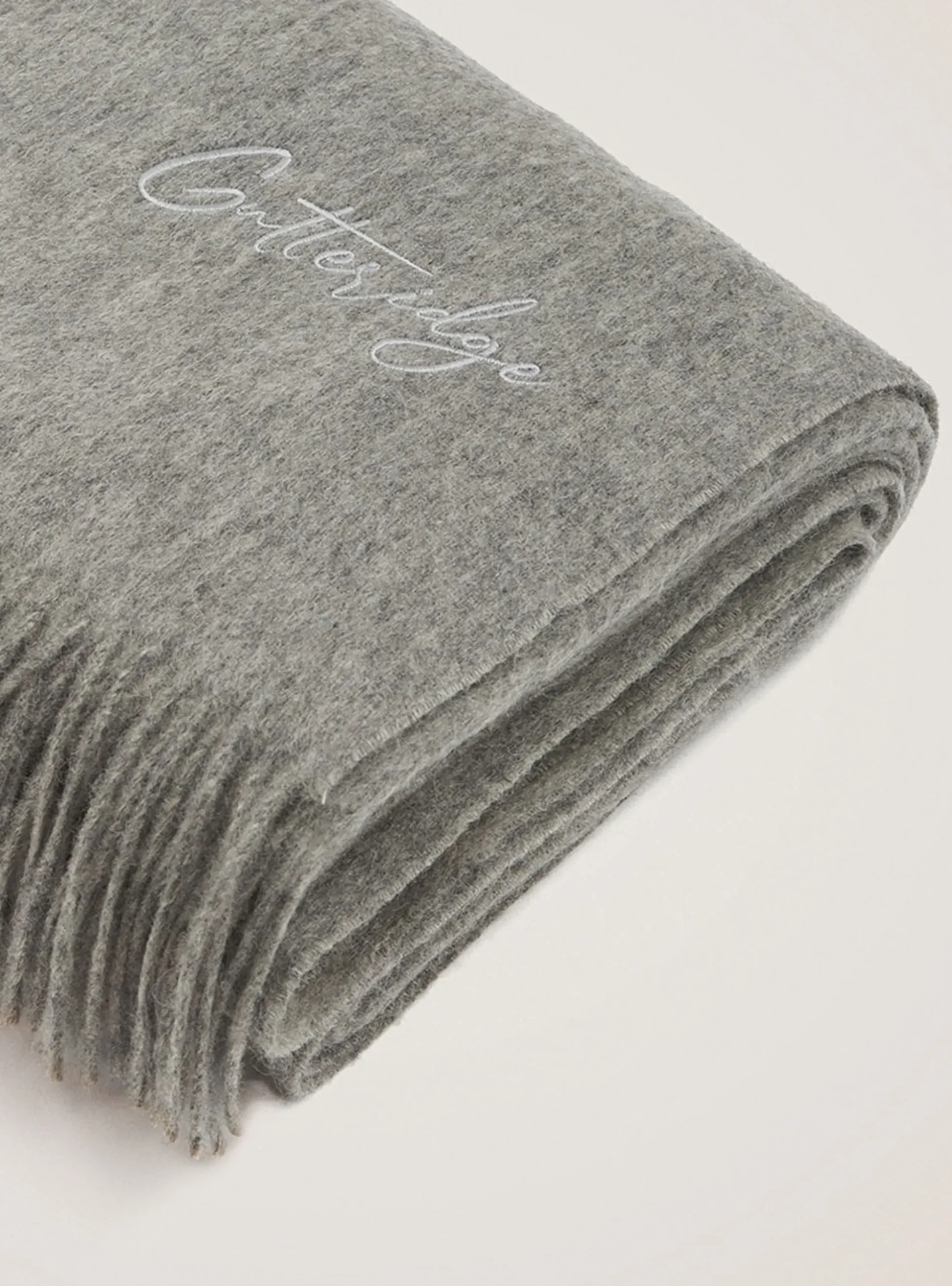 Plaid in lana cashmere con logo